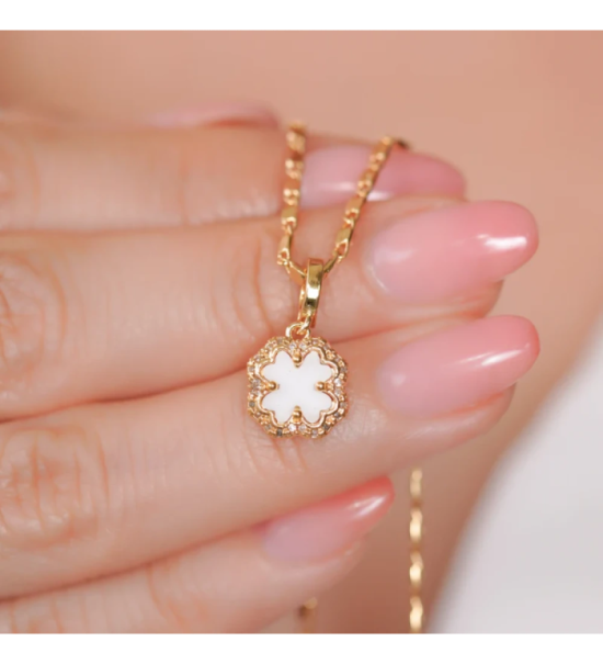 Pendentif trèfle blanc Other Level — photo produit