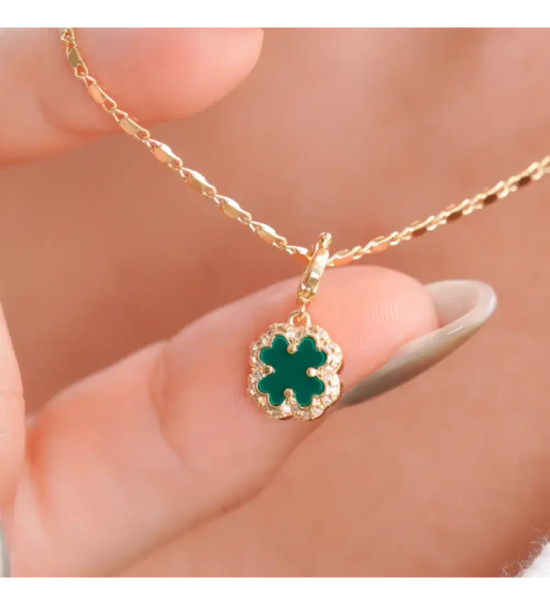 Pendentif trèfle vert Other Level — photo produit