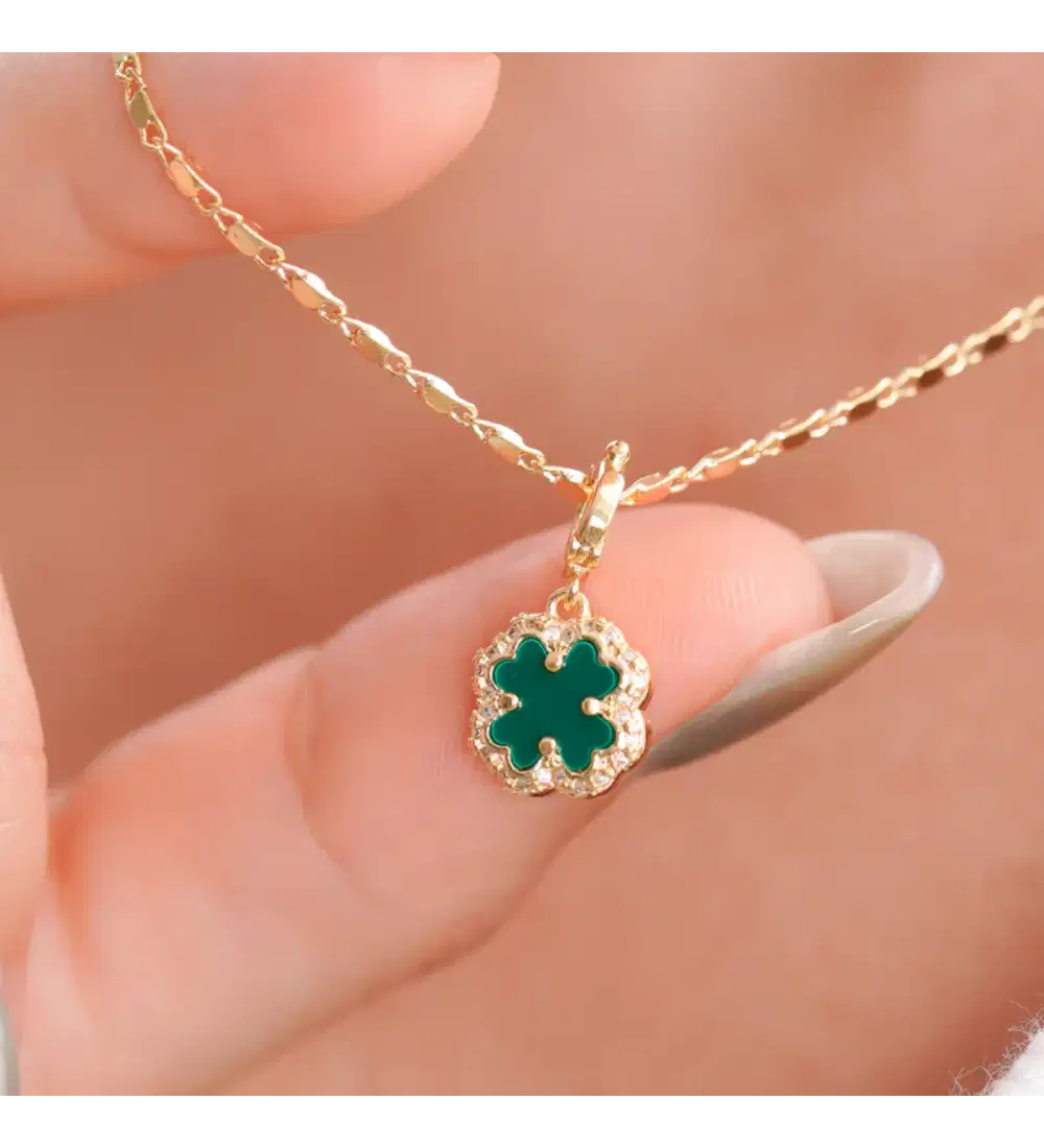 Pendentif trèfle vert Other Level — photo produit