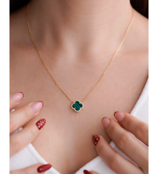 Collier trèfle vert au format small et finition premium