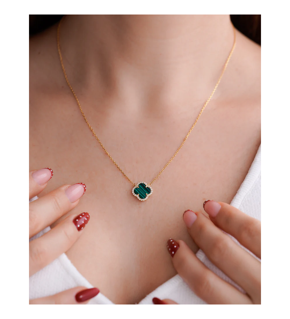 Collier trèfle vert au format small et finition premium