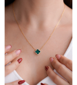 Collier trèfle vert au format small et finition premium