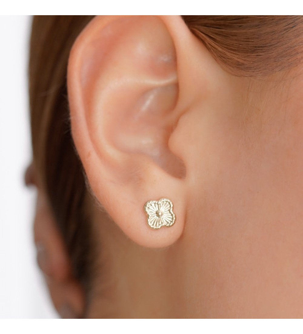 Clou doreille trèfle diamanté 8 mm avec fermeture sécurité